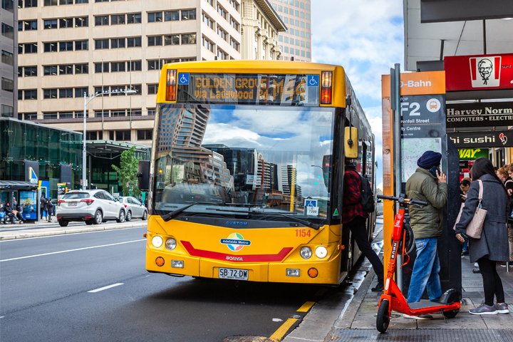 News-item-Bus-on-Grenfell-St-720x480px
