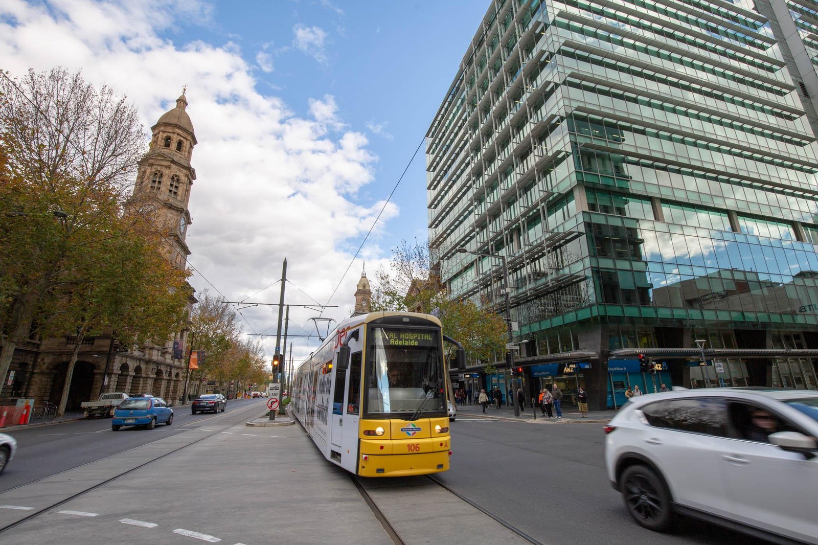 king-william-street-tram-town-hall-traffic